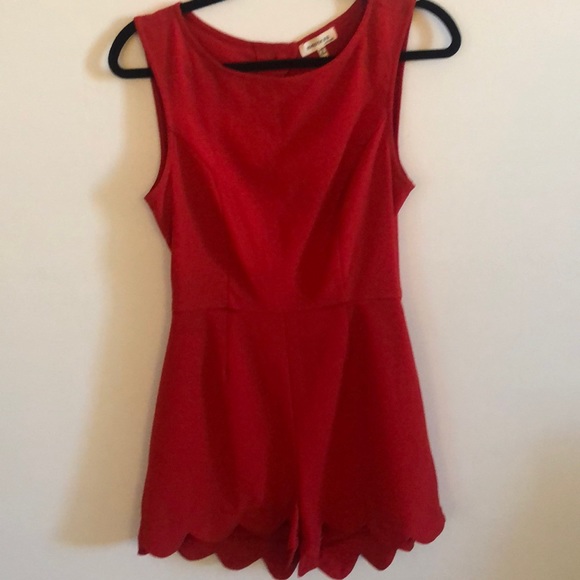 Mount Rau | Red Scallop Hem Open back Romper, M - Picture 4 of 4